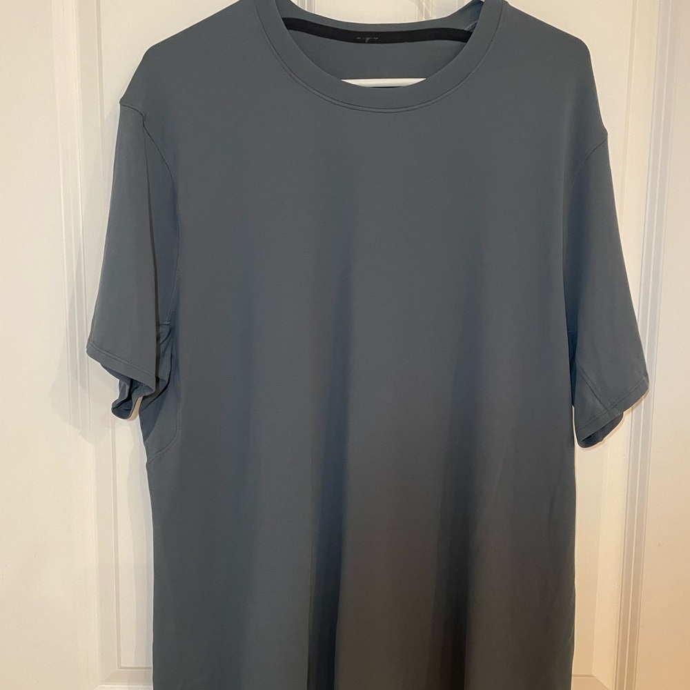 Lululemon Set of Two Blue T-Shirts Men’s XL - Picture 2 of 13